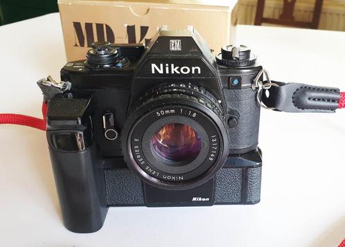 Nikon EM met MD-14 en 50mm 1.8, Audio, Tv en Foto, Fotocamera's Analoog, Zo goed als nieuw, Spiegelreflex, Nikon, Ophalen of Verzenden