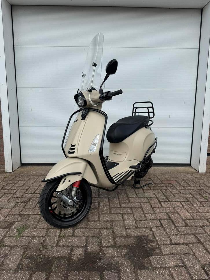 VESPA SPRINT DESSERT STORM E5! FULL OPTION!, Fietsen en Brommers, Scooters | Vespa, Zo goed als nieuw, Overige modellen, Maximaal 45 km/u