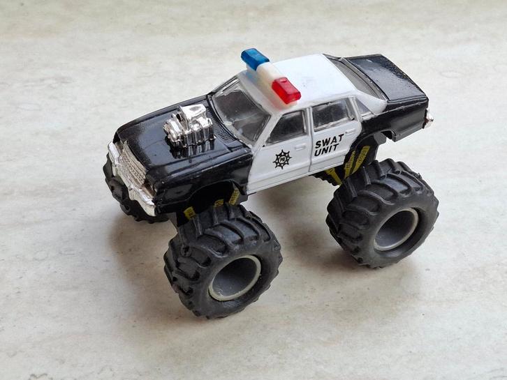 Monstertruck police LTD SWAT Unit, Hobby en Vrije tijd, Modelauto's | Overige schalen, Nieuw, Auto, Ophalen of Verzenden