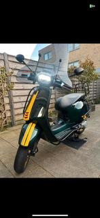 Vespa Sprint Racing Sixties LIMITED EDITIE FULL OPTIONS LED, Fietsen en Brommers, Scooters | Vespa, Ophalen, Zo goed als nieuw