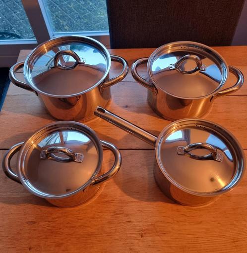 Sola pannenset in nieuwstaat., Huis en Inrichting, Keuken | Potten en Pannen, Zo goed als nieuw, Pannenset, Rvs, Inductieplaat