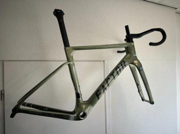 Nieuwe Factor Ostro Gravel frame set met Schijfrem met hydra beschikbaar voor biedingen