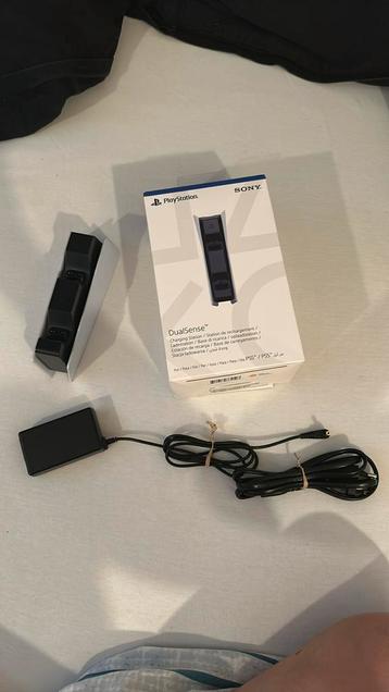 Playstation DualSense charging station beschikbaar voor biedingen