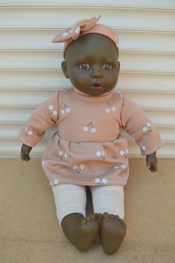 Mooie bruine baby pop met stoffen lijfje NR 8595 beschikbaar voor biedingen
