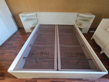 Tweepersoonsbed (160x200) met Auping lattenbodems beschikbaar voor biedingen