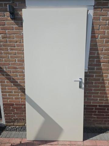 Binnendeur beschikbaar voor biedingen
