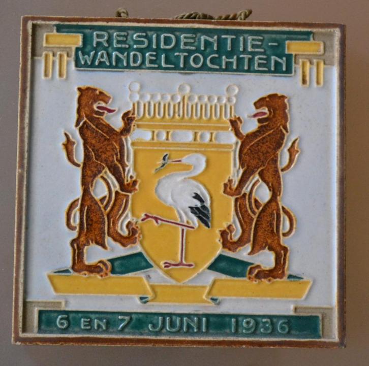 Resedentie wandeltochten 1936. Westraven Cloisonne tegel, Antiek en Kunst, Antiek | Wandborden en Tegels, Ophalen