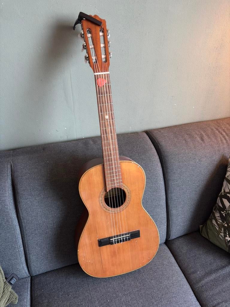 Spaans klassiek gitaar - Guan Salvador (met nieuwe snaren), Muziek en Instrumenten, Ophalen, Zo goed als nieuw, Klassieke of Spaanse gitaar