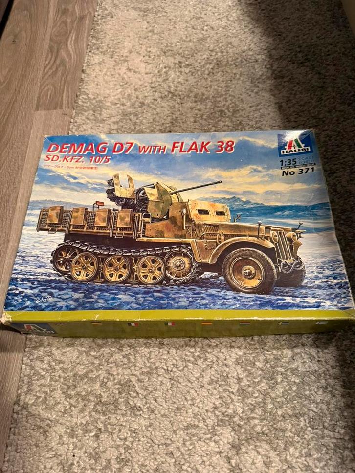 Italeri Demag D7 with FLAK 38, Hobby en Vrije tijd, Modelbouw | Auto's en Voertuigen, Zo goed als nieuw, Truck, Groter dan 1:32