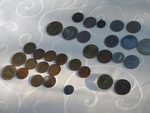 32 penningen van café's koningshuis vending machines etc., Postzegels en Munten, Penningen en Medailles, Overige materialen, Ophalen of Verzenden