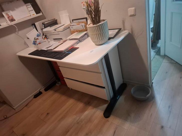 Ikea Bekant Bureau 180x60 cm, Huis en Inrichting, Bureaus, Gebruikt, Bureau, In hoogte verstelbaar, Ophalen of Verzenden
