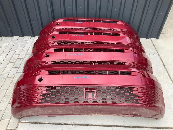 Bumper Volkswagen CADDY 2k7 2K7807221A Voorbumper ROOD, Auto diversen, Tuning en Styling, Ophalen of Verzenden