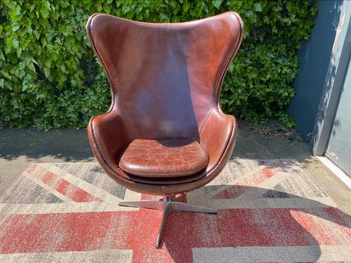 Egg Aviator bruin leren generfde Design fauteuil !!!, Huis en Inrichting, Fauteuils, Zo goed als nieuw, Leer, Metaal, 75 tot 100 cm