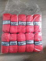 Nieuwe bollen wol. Rood. Acryl. 50 gram., Ophalen of Verzenden, Zo goed als nieuw, Breien of Haken, Wol of Garen