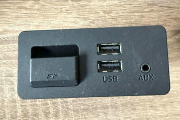 Mazda USB/SD Hub - D09H-669U0 beschikbaar voor biedingen