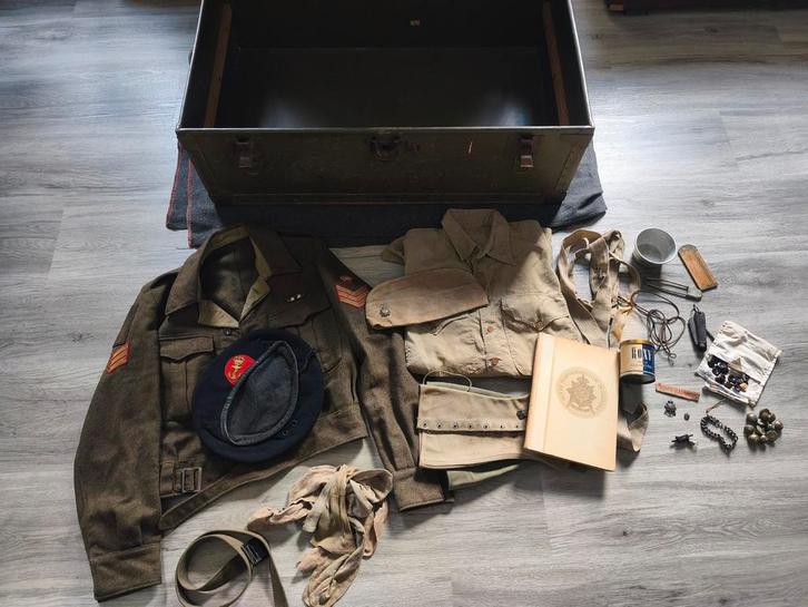 Mariniers brigade kist met inhoud, Nederlands Indië, Verzamelen, Militaria | Algemeen, Landmacht, Nederland, Ophalen