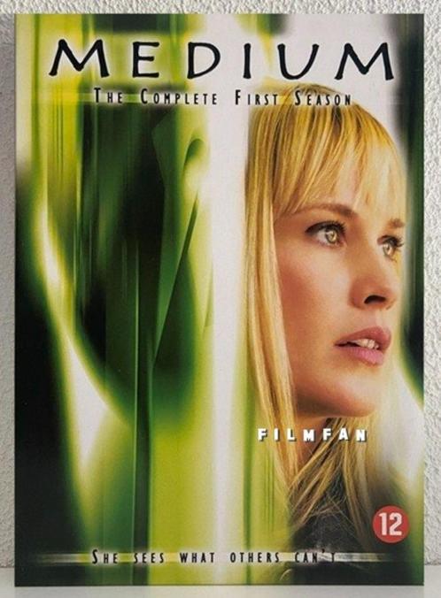 DVD Medium - serie, seizoen 1, Cd's en Dvd's, Dvd's | Tv en Series, Zo goed als nieuw, Drama, Boxset, Vanaf 12 jaar, Ophalen of Verzenden