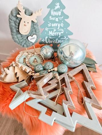 Kerst deco groen en hout beschikbaar voor biedingen