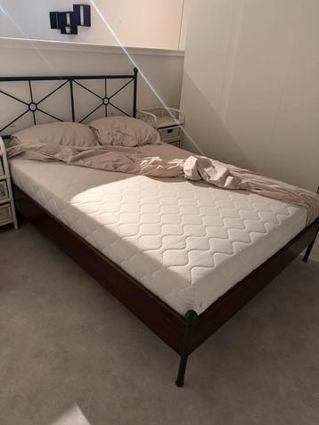 Bed 140x200 + Matras - Zo goed als nieuw! beschikbaar voor biedingen