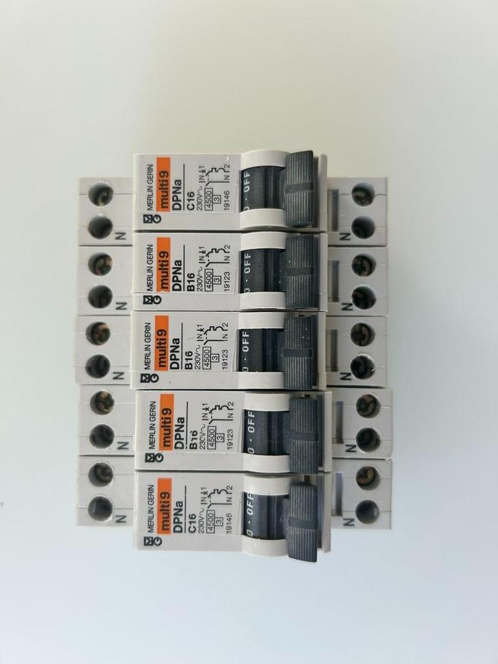 Installatieautomaten B16/C16/C25 (Hager,Merlin Gerin & EMAT), Doe-het-zelf en Verbouw, Elektra en Kabels, Gebruikt, Schakelaar