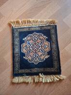 Klein vintage tapijt met franjes, Ophalen, Minder dan 50 cm, Gebruikt, Bruin