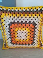 vintage handgemaakt gehaakt kussen, Huis en Inrichting, Woonaccessoires | Kussens, Ophalen of Verzenden, Zo goed als nieuw, Vierkant