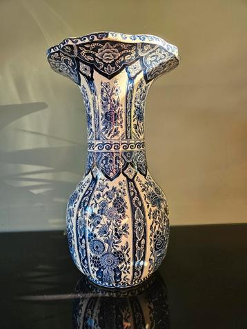 Delfts blauwe vaas Boch Belgium, trompetvaas  beschikbaar voor biedingen