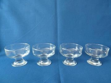 4 IJscoupes / cocktail coupes uit de jaren 70 splinternw beschikbaar voor biedingen