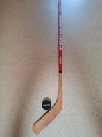 Ijshockey stick rechtshandig + 3 pucks, Sport en Fitness, IJshockey, Ophalen, Zo goed als nieuw, Stick