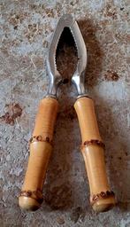 Vintage notenkraker met bamboe handvaten jaren 50-60, Ophalen of Verzenden, Zo goed als nieuw