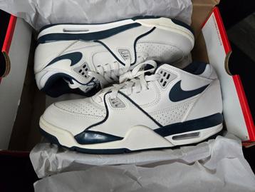 Nike Air schoenen - Maat 43 beschikbaar voor biedingen