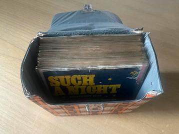 32 originele vinyl singels met hoes beschikbaar voor biedingen