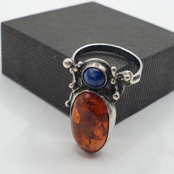 Bijzondere ring, verzilverd met Amber en Lapis Lazuri  beschikbaar voor biedingen