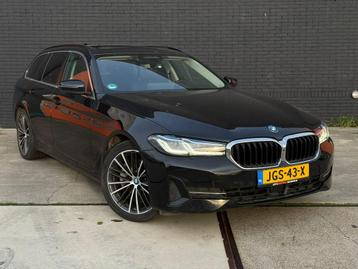 BMW 5 Serie Touring 530e xDrive 292PK 2022 Zwart Pano Laser beschikbaar voor biedingen