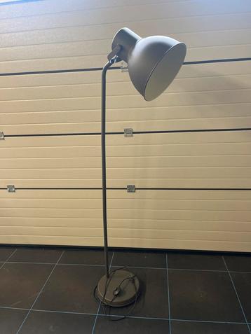 Leuke lamp beschikbaar voor biedingen