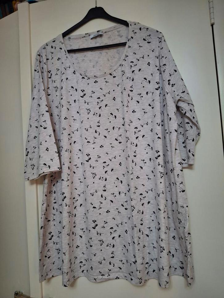 Yessica Tuniek - Leuke print! 52/54, Kleding | Dames, T-shirts, Zo goed als nieuw, Maat 42/44 (L), Grijs, Korte mouw, Ophalen of Verzenden