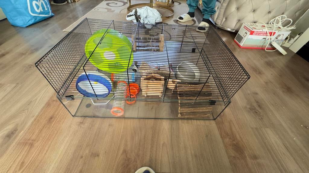 Hamster/cavia kooi met 2 deuren en cavia/hamster spullen., Minder dan 60 cm, Minder dan 75 cm, Ophalen of Verzenden, Zo goed als nieuw