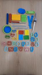 8 potjes nieuwe Playdoh klei en veel verschillende vormpjes, Ophalen of Verzenden, Nieuw, Knutselen