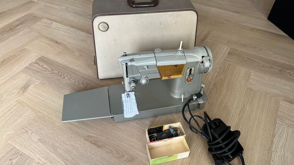 Naaimachine , Singer , rechte en zigzag steek., Ophalen of Verzenden, Zo goed als nieuw, Naaimachine, Singer