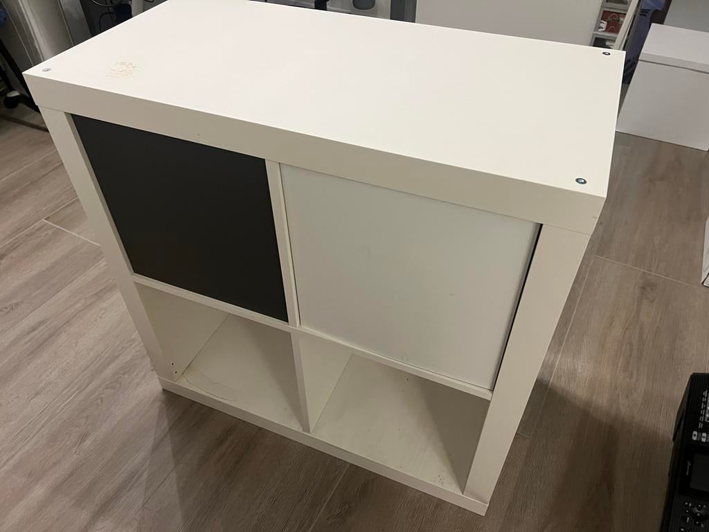 Gratis af te halen: Witte blokkenkast met grijze lade, Huis en Inrichting, Ophalen, Gebruikt