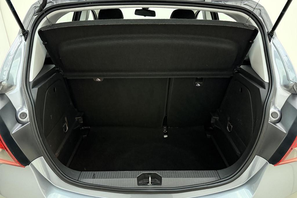 Opel Corsa 1.4 16v 90pk 5drs Favourite | Navigatie | Airco |, Voorwielaandrijving, Gebruikt, 4 cilinders, 49 €/maand