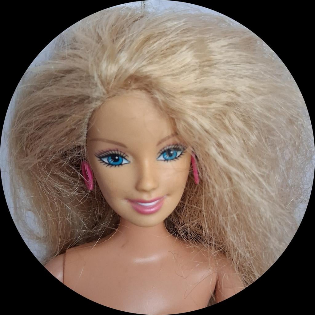 Barbie pop MATTEL 1999 met oorbellen, Verzamelen, Ophalen of Verzenden, Gebruikt, Pop