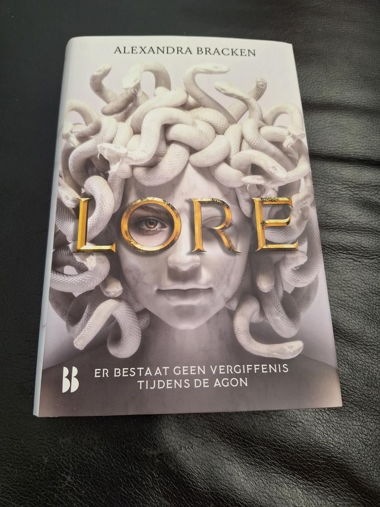 Lore zilveren limited edition door Alexandra Bracken, Ophalen of Verzenden, Zo goed als nieuw