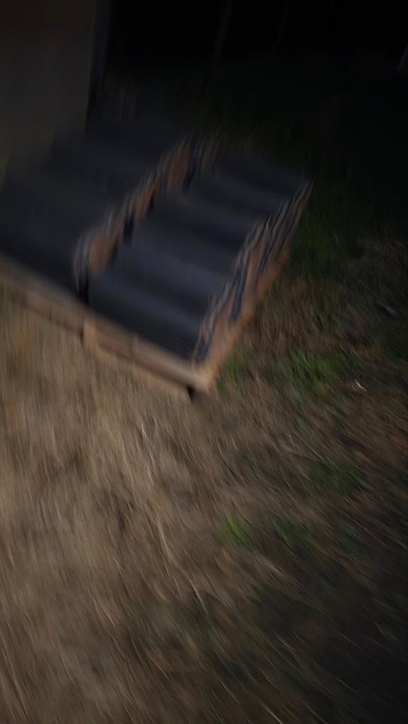 Dakpannen. Zo goed als nieuw, Ophalen, Steen of Klei, Zwart, Zo goed als nieuw