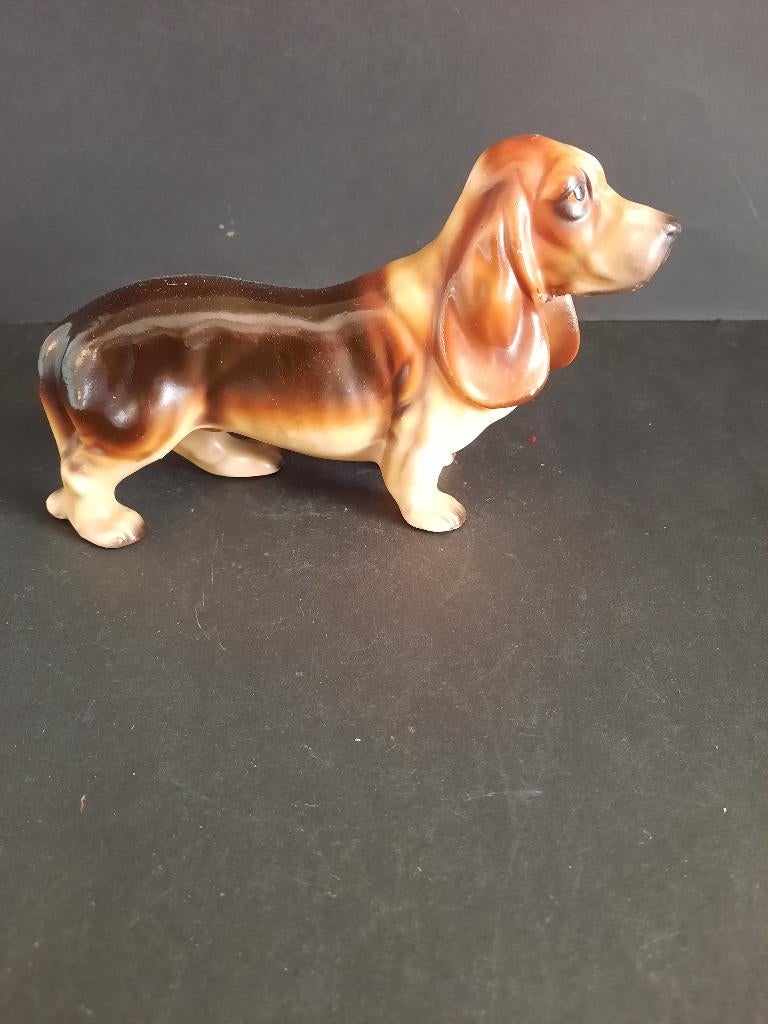 Basset hond zittend en staand, Ophalen of Verzenden, Zo goed als nieuw, Dier