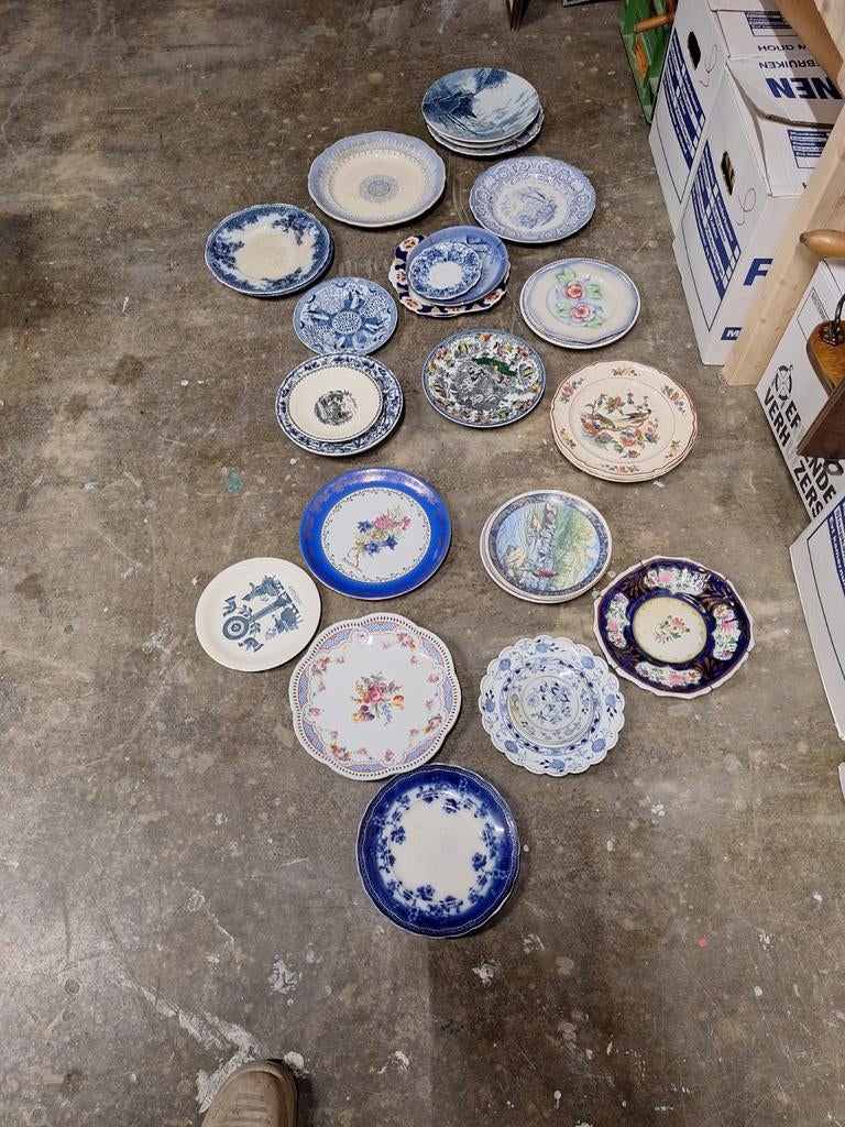 Grote verzameling antieke borden, Ophalen