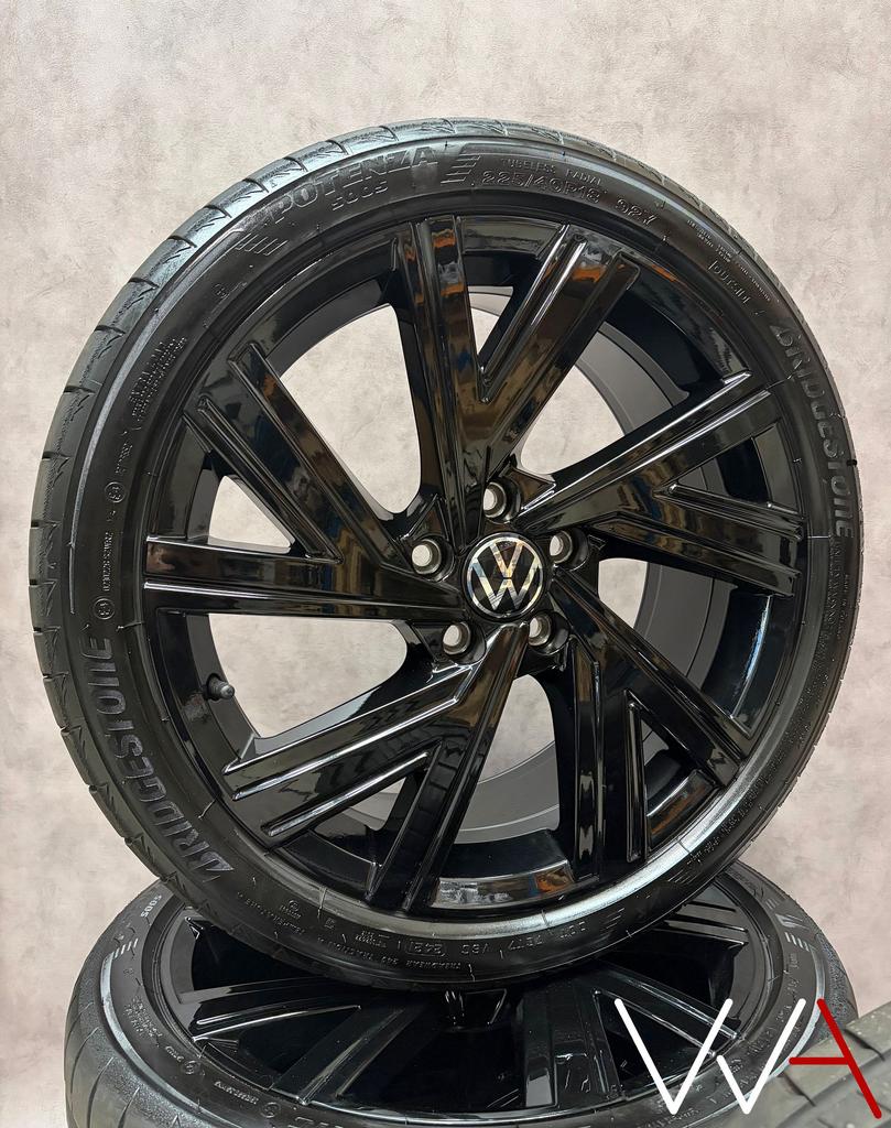 18'' Volkswagen Golf 8 R-Line GTI Bergamo wielenset OEM, Auto-onderdelen, Banden en Velgen, Banden en Velgen, Zomerbanden, 18 inch