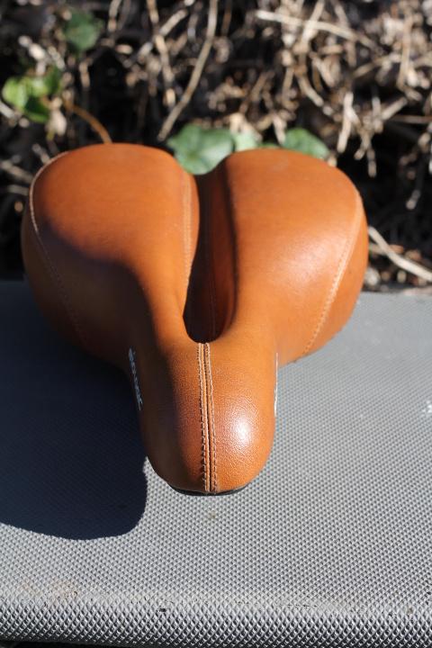 Fietszadel, Fietsen en Brommers, Fietsonderdelen, Ophalen of Verzenden, Zo goed als nieuw, Toerfiets, Overige materialen