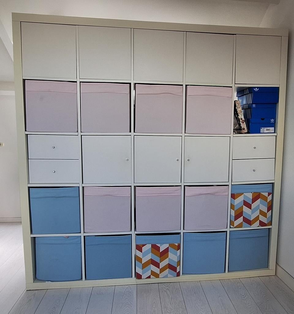 Ikea Kallax kast 25 vakken met bakken - blauw/oranje motief, Ophalen, Gebruikt