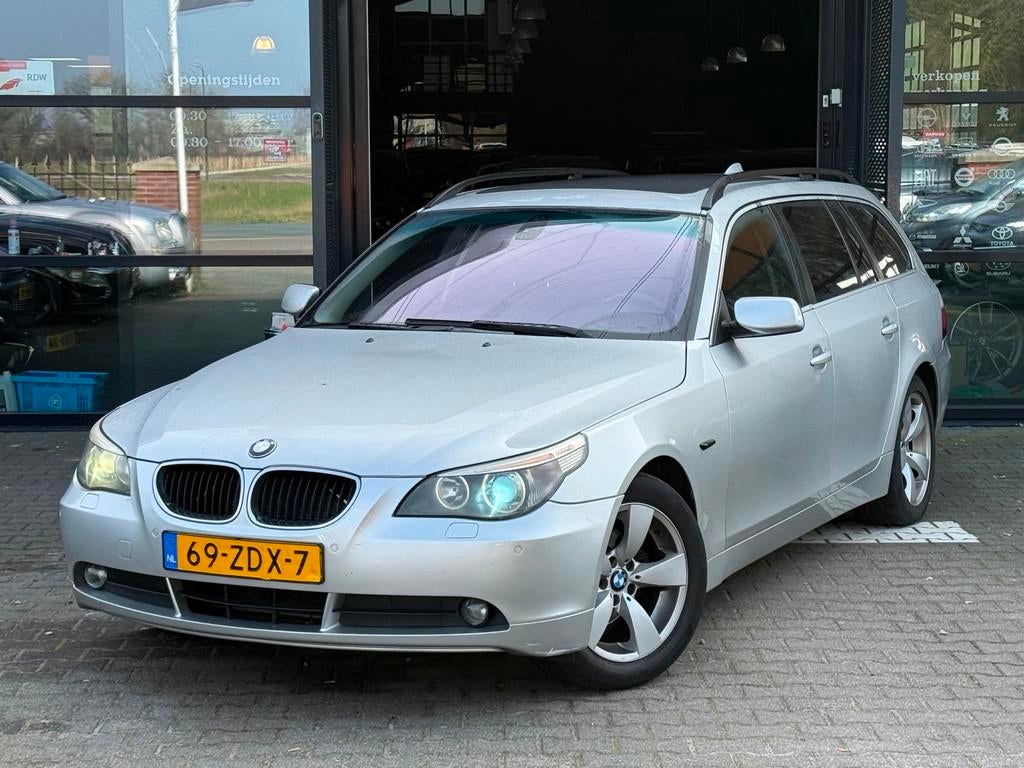 BMW 5-serie Touring 523i Executive CRUISE/PANO/PDC/STLVRM//F, Auto's, Automaat, Achterwielaandrijving, Zwart, 2497 cc